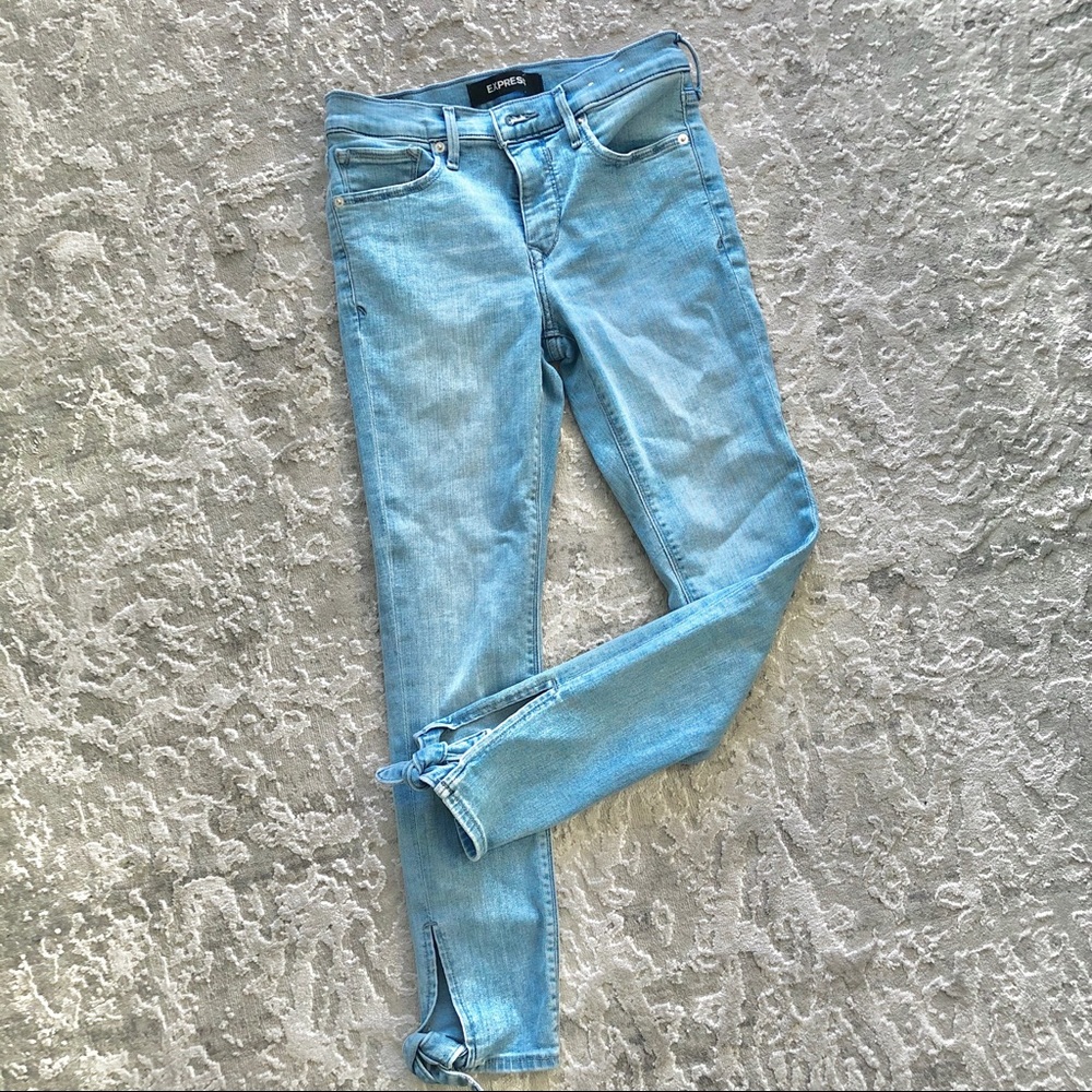 EXPRESS🔹 Knot-Detailed Cropped Jeans